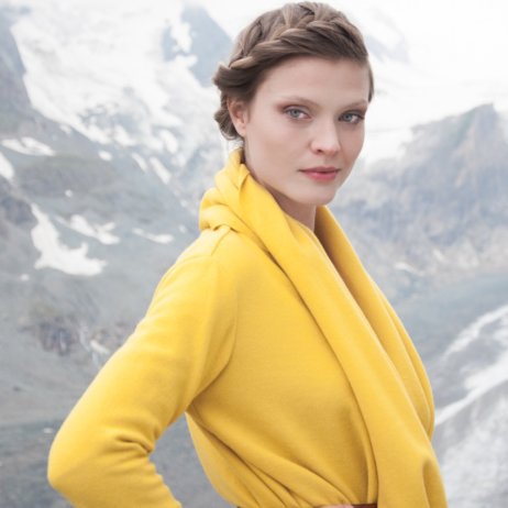 Elfenkleid Brautmode Mode Wien gelbe Strickjacke