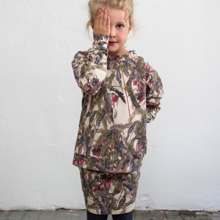 Milk Copenhagen Kindermode zuhause bestellen Hose und Sweatshirt mit Palmenprint