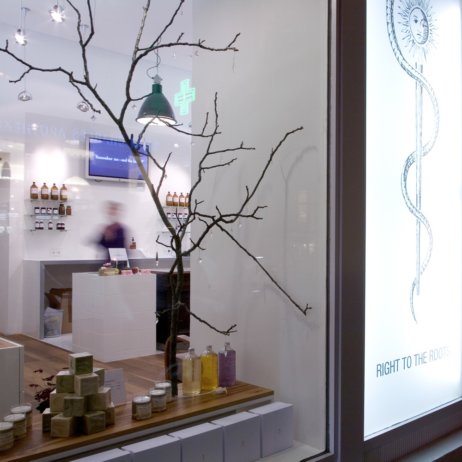 Saint Charles Apotheke Wien Schaufenster