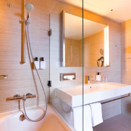 Scandic Hamburg Emprop City Hotel Badezimmer