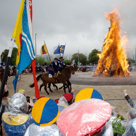 Sechseläuten Frühlingsfest Zürich Reiter am Feuer
