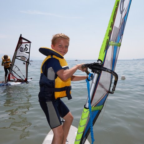Brillantmont International School Lausanne Schweiz Windsurfen