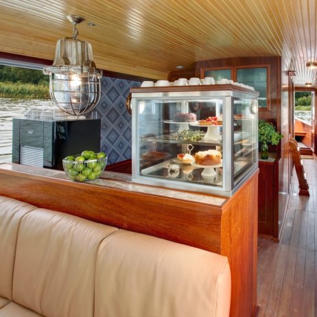 Salonschiff Miss Marple Bootsverleih Berlin Kuchen