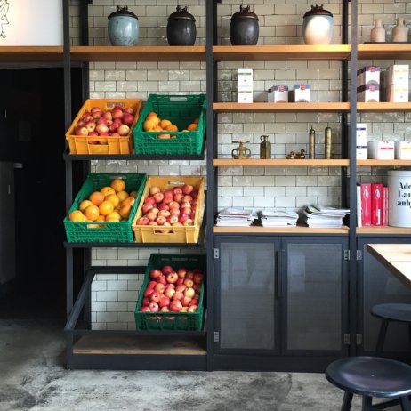 Spreegold Cafe Restaurant Berlin Regale