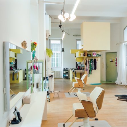 Schminks Hairstyling Make-Up Wien Innenraum