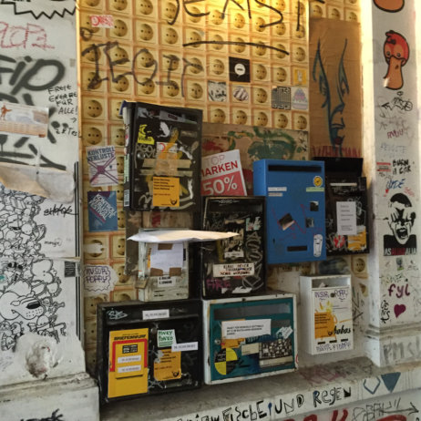 Secret Tours Berlin Stadtrundfahrten Hausflur