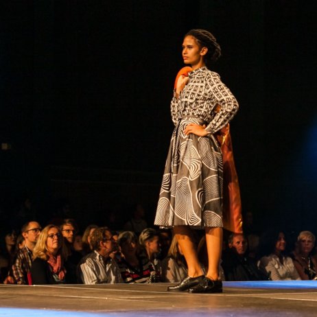 Noh Nee Dirndl München Modenschau