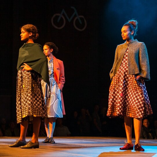 Noh Nee Dirndl München Präsentation