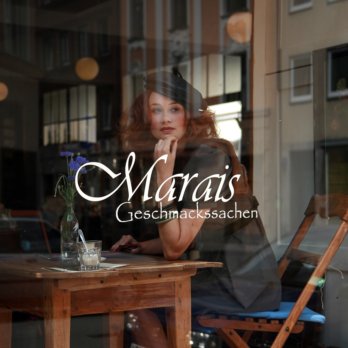 Cafe Marais München Schaufenster