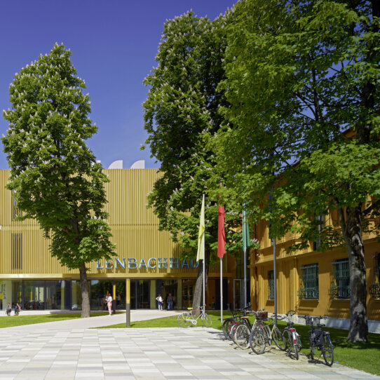 Lenbachhaus Museum München Vorplatz