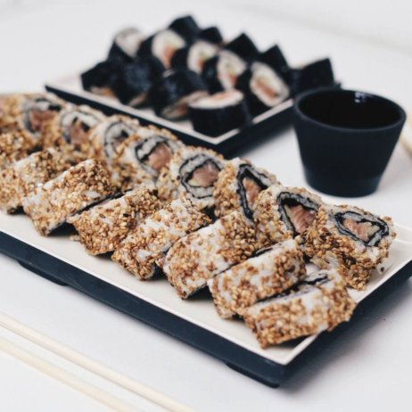 es ce concept München - Servierplatte und Becher aus Keramik mit Kühlfunktion