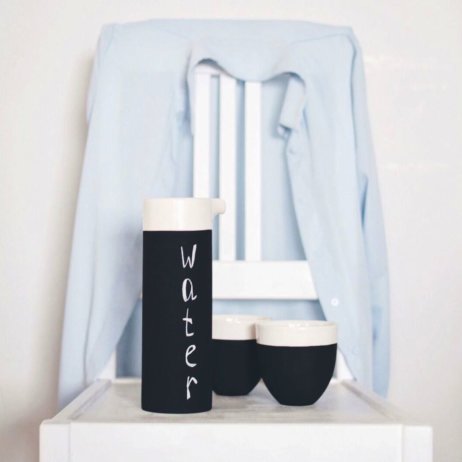 es ce concept München - Wasserkaraffe aus kühlender Keramik von Magisso