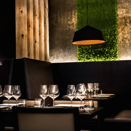 Mun Restaurant und Bar - Holz und Moos als Interior Design Elemente