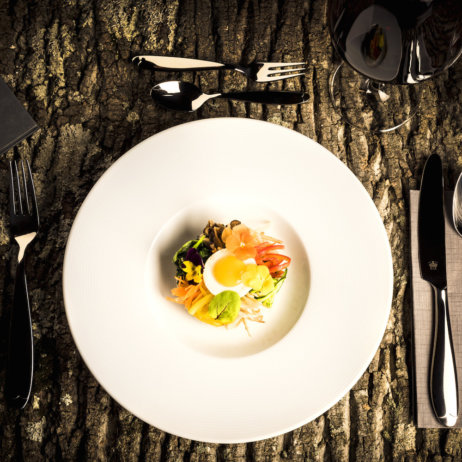 Mun Restaurant und Bar - Vorspeise mit essbaren Blüten