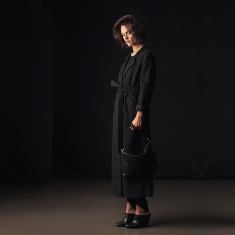 Atelier Kaldewey München Wintermantel und Tasche Schwarz