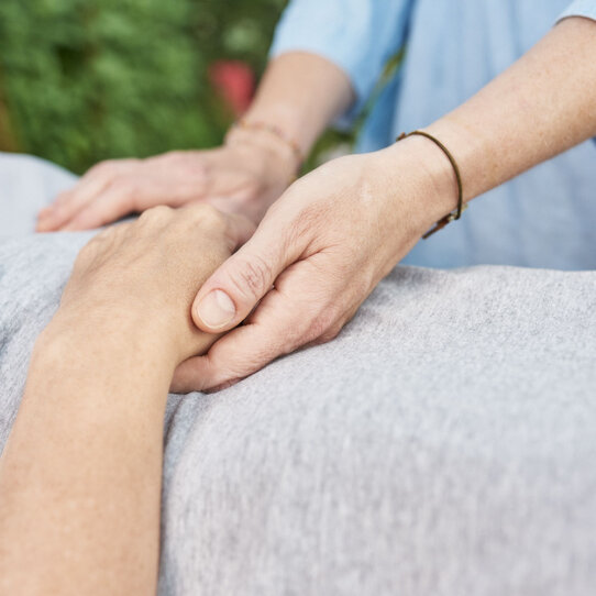 Strömen Impulsströmen Healing Touch Silvia Augustin Wien Hände