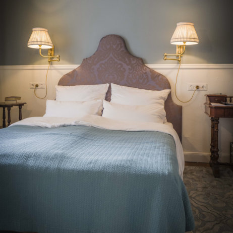 Hotel HENRI Berlin_Kabinett mit Vintage Bett