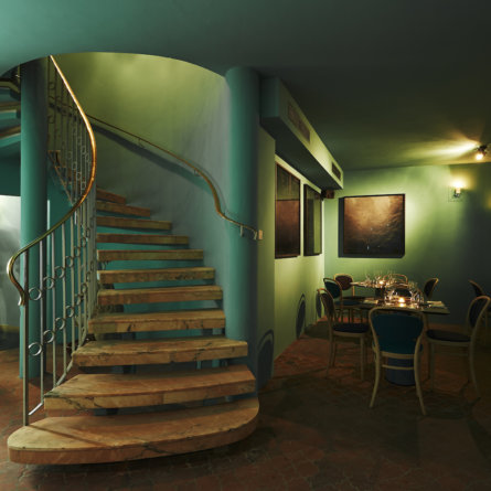 KISMET Restaurant München Treppe zur Kasbah Bar