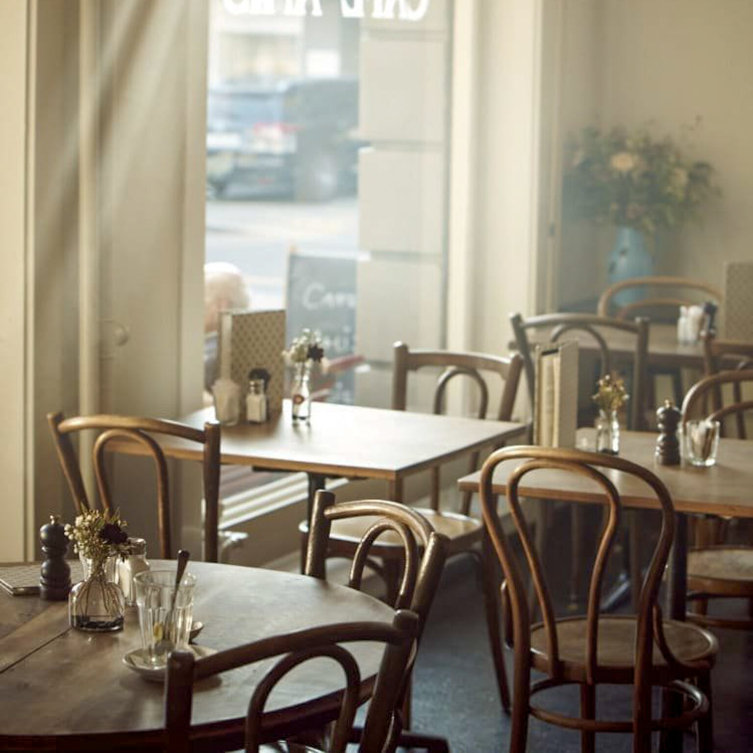 DesAmis_Cafestube+mit+viel+Sonnenlicht-2