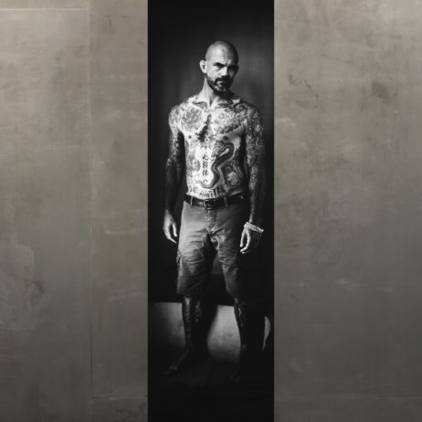 Tätowierter in der Imago Camera von Susanna Kraus