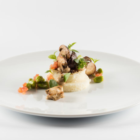 Tian München_Steinpilze_weiße Polenta_Erbse_Eisenkraut