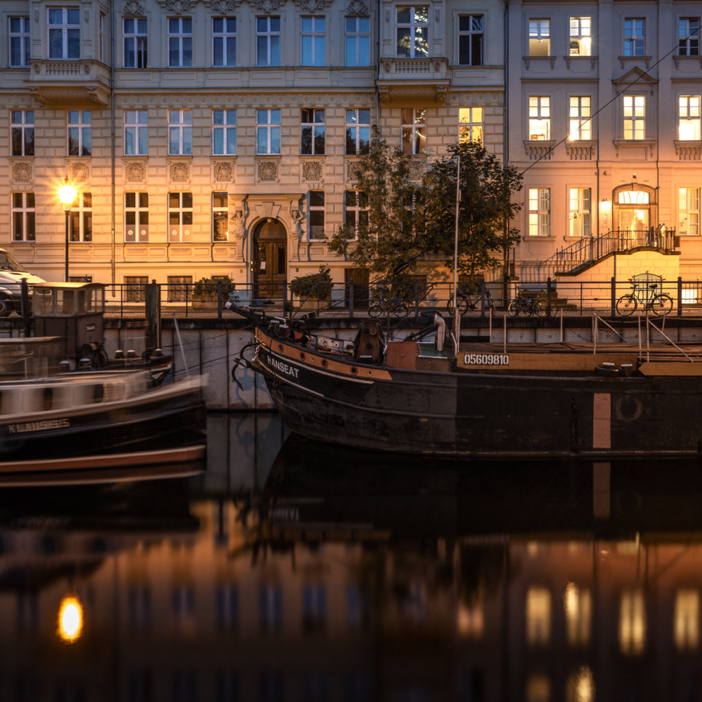 Spaziergang am Ufer der Spree von Moabit bis Mitte ...