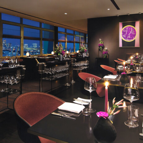 Hugos_Restaurant_Twilight