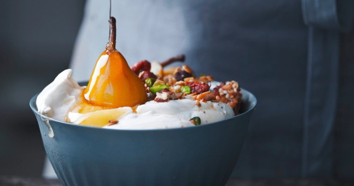Rezept Granola mit Joghurt und Safranbirnen von Bernadette Wörndl