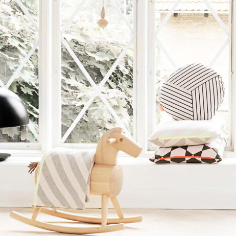 littlehipstar_oyoy-Holzschaukelpferd