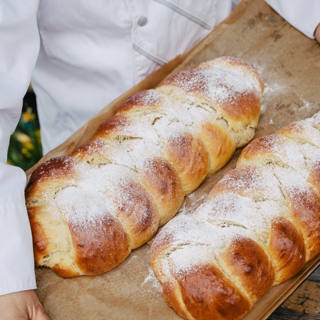 Rezept für einen Hefezopf zu Ostern von Sarah Sever Rezept für einen Hefezopf zu Ostern von Sarah Sever
