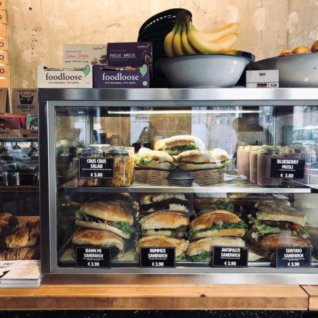 Lost Weekend Café Buchhandlung und Co-Working-Space in München-4