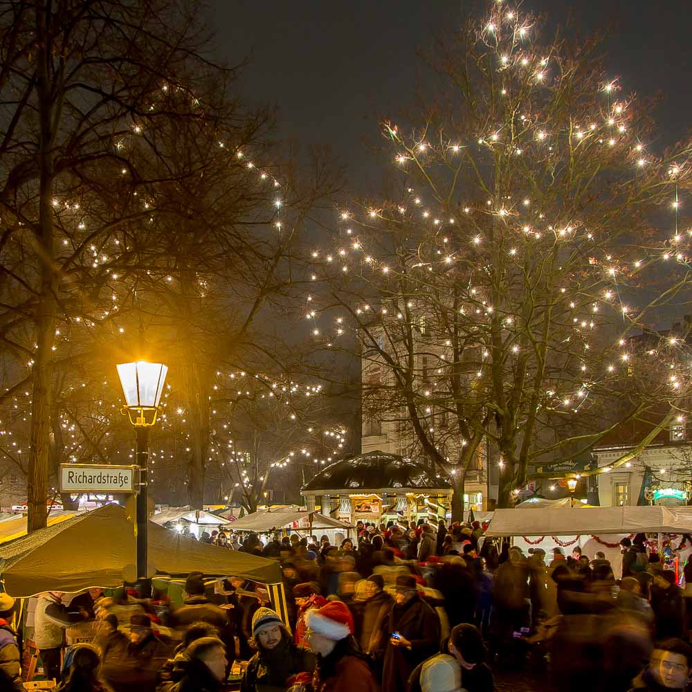 Historischer Weihnachtsmarkt in AltRixdorf am Richardplatz Berlin