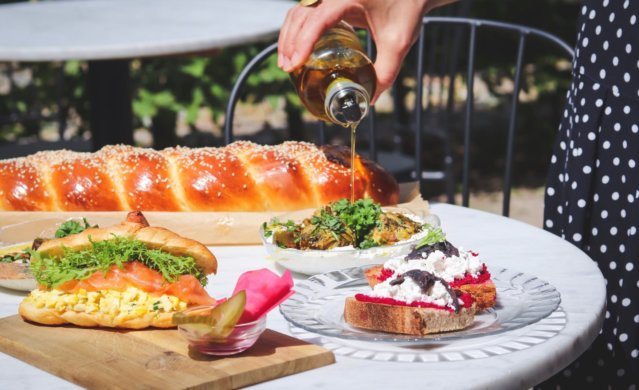 Frühstück im Beba im Gropius Bau Frühstück im Beba im Gropius Bau