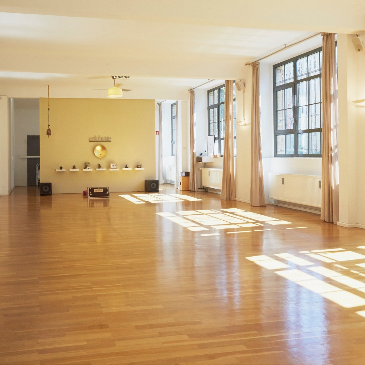 Peace Yoga Jivamukti Yoga Schule In Kreuzberg Berlin Creme Guides