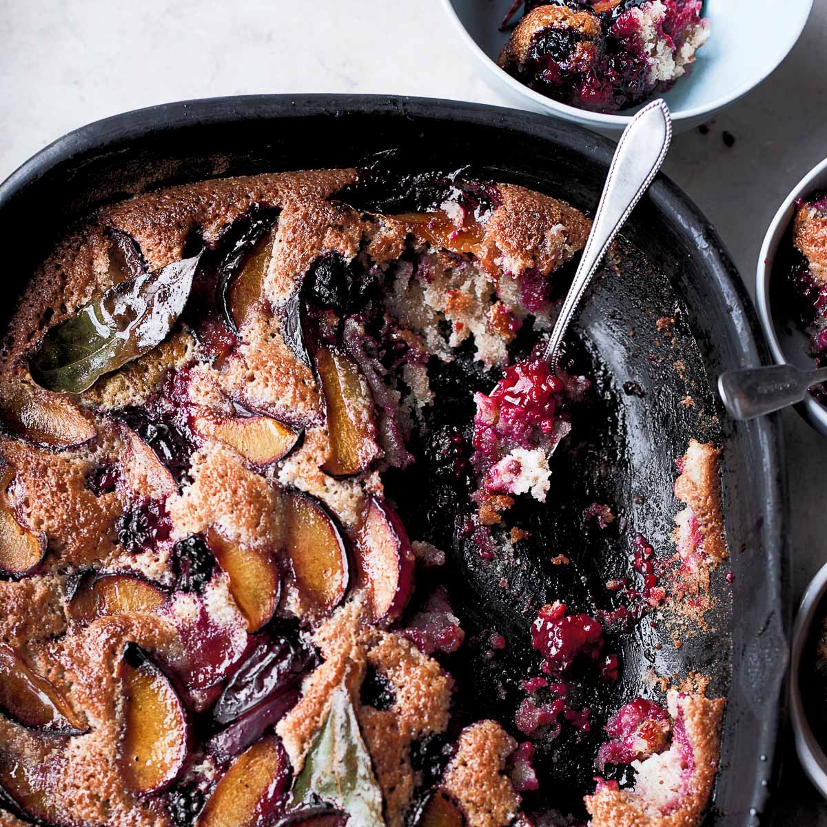 Pflaumen Brombeer Friand Von Ottolenghi Creme Guides