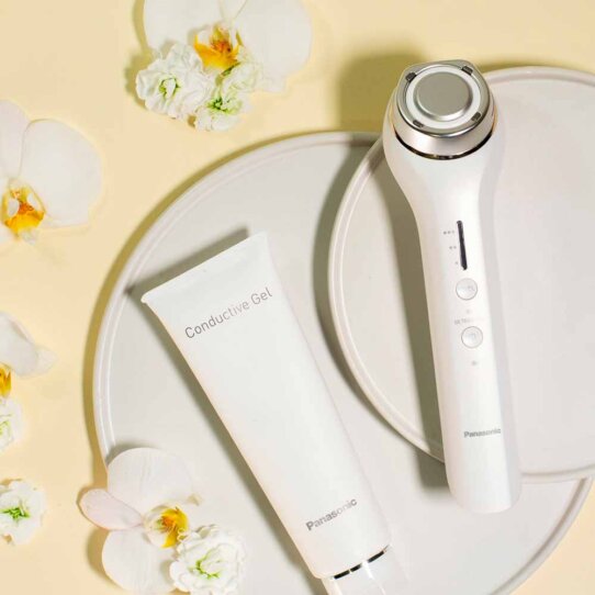Das innovative HautpflegeTool Panasonic EHXR10 CREME GUIDES