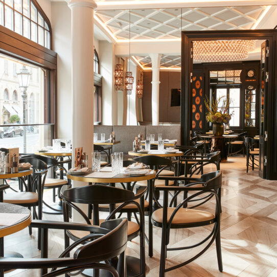 Schwarzreiter Restaurant im Hotel Vier Jahreszeiten München-5