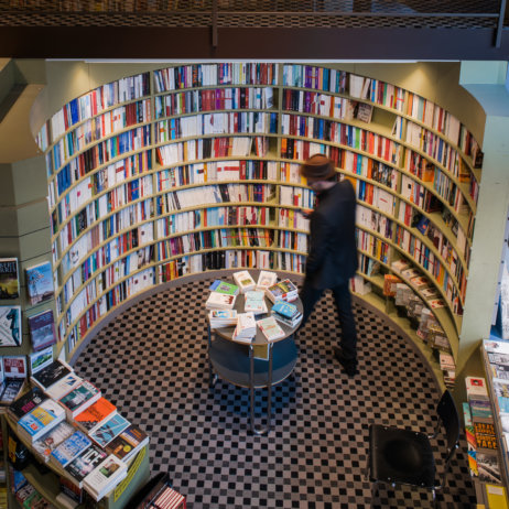 Buchhandlung im Volkshaus in Zürich-1
