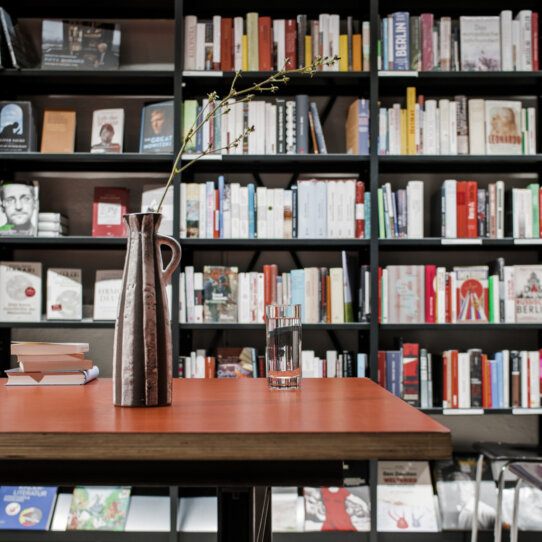 Buchhandlung im Volkshaus in Zürich-4