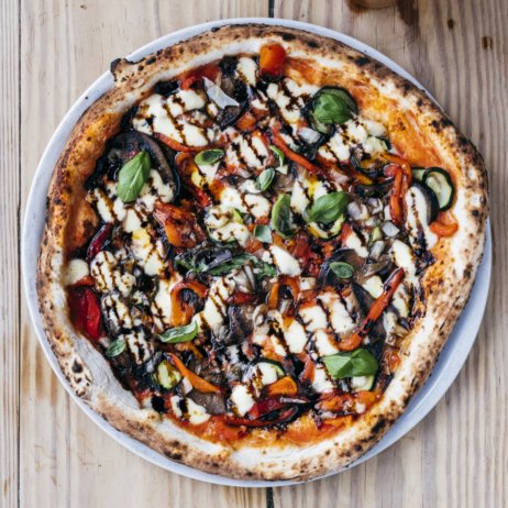 Mother_Sauerteigpizza aus dem Holzofen