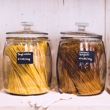 Warenhandlung in Wien-6