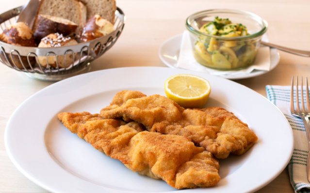 Schnitzel im Engelbecken ©Norah Abdul 1 Schnitzel im Engelbecken ©Norah Abdul 1