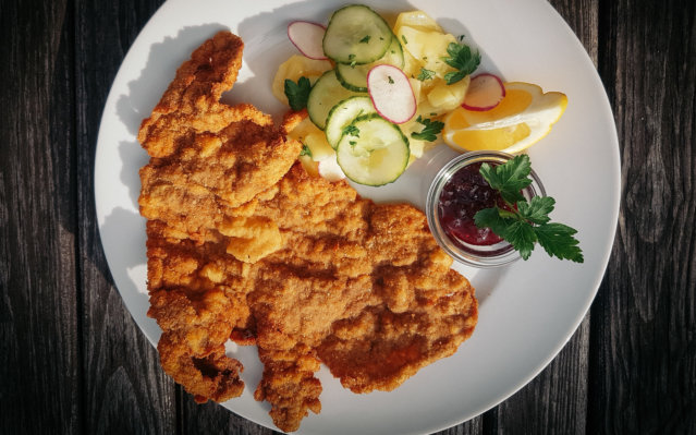 Schnitzel in der Milchbar im Funkhaus Schnitzel in der Milchbar im Funkhaus