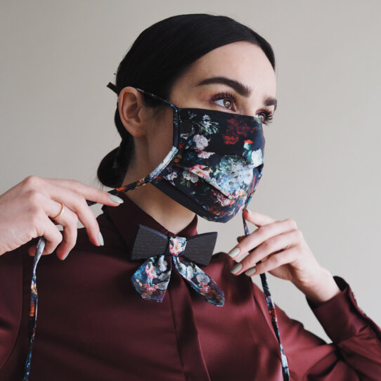 Akvile Trautmann Flower Maske II BeWooden