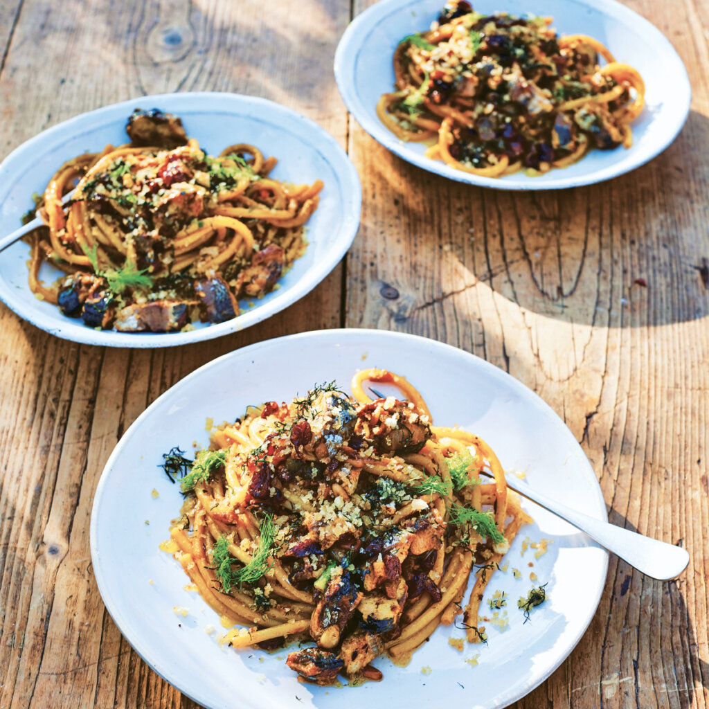 Rezept für Bucatini mit Sardinen und wildem Fenchel | CREME GUIDES