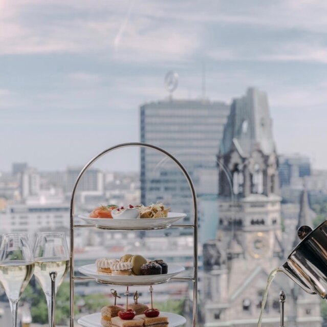 Waldorf Astoria Tea Time