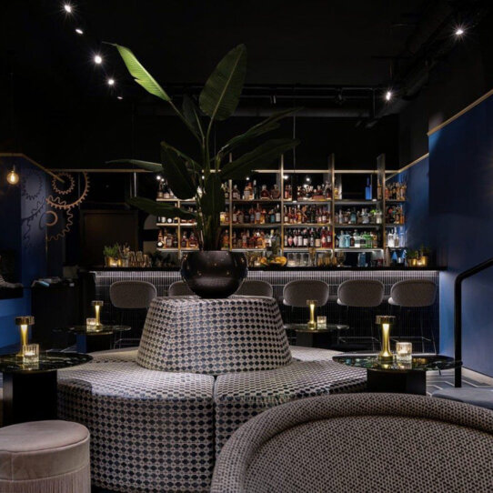 Contemporary Bar in München-2