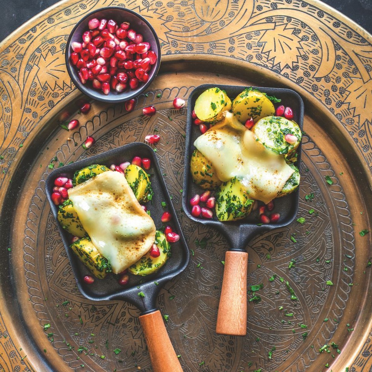 Raclette Koriander-Kartoffeln mit Granatapfel | CREME GUIDES