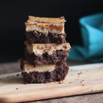 Mandelbutter-Cheesecake-Brownie-Riegel Richa Hingle