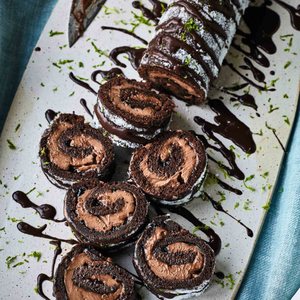 Schokoladen-Limetten-Biskuitroulade von Nadiya Hussain | CREME GUIDES